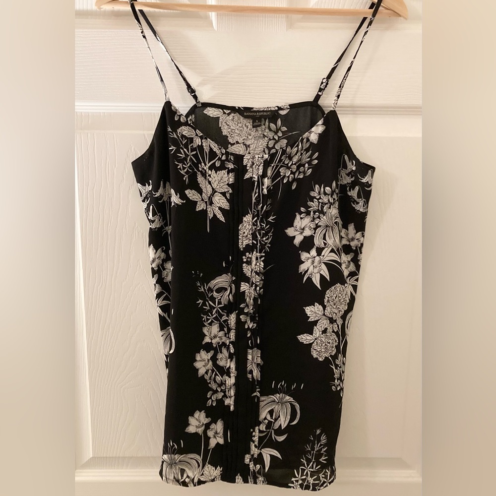 Banana Republic black and white floral dressy tank Size S